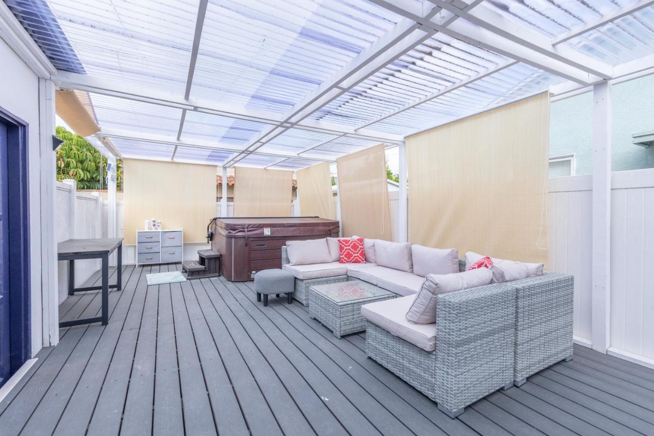 Luxury Villa With Hot Tub! Walk To Beach & Bars Long Beach Exterior foto